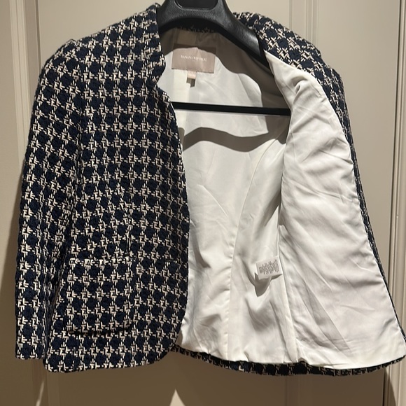 Banana Republic Blazer. Size 4. Blue and white stitched pattern - Picture 4 of 5